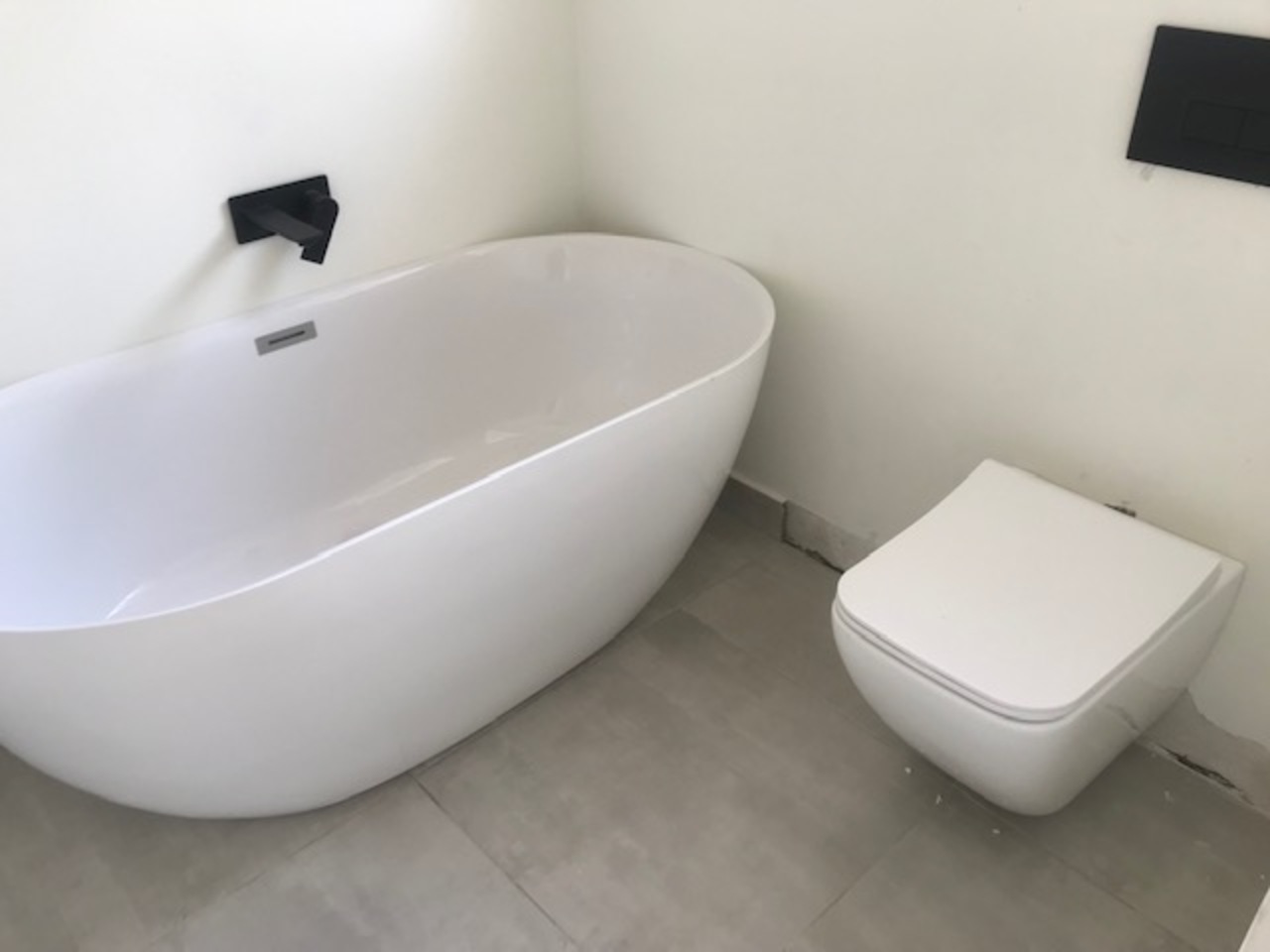 Professional kitchen plumbing and sink installation